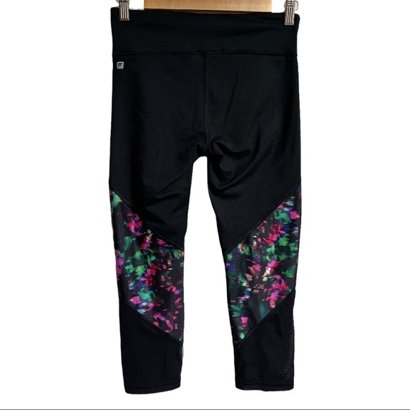 Fabletics Salar Statement PowerHold Mesh Abstract Print Brogan Capri Leggings - Picture 3 of 15